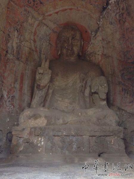 “剪刀手”佛像。
