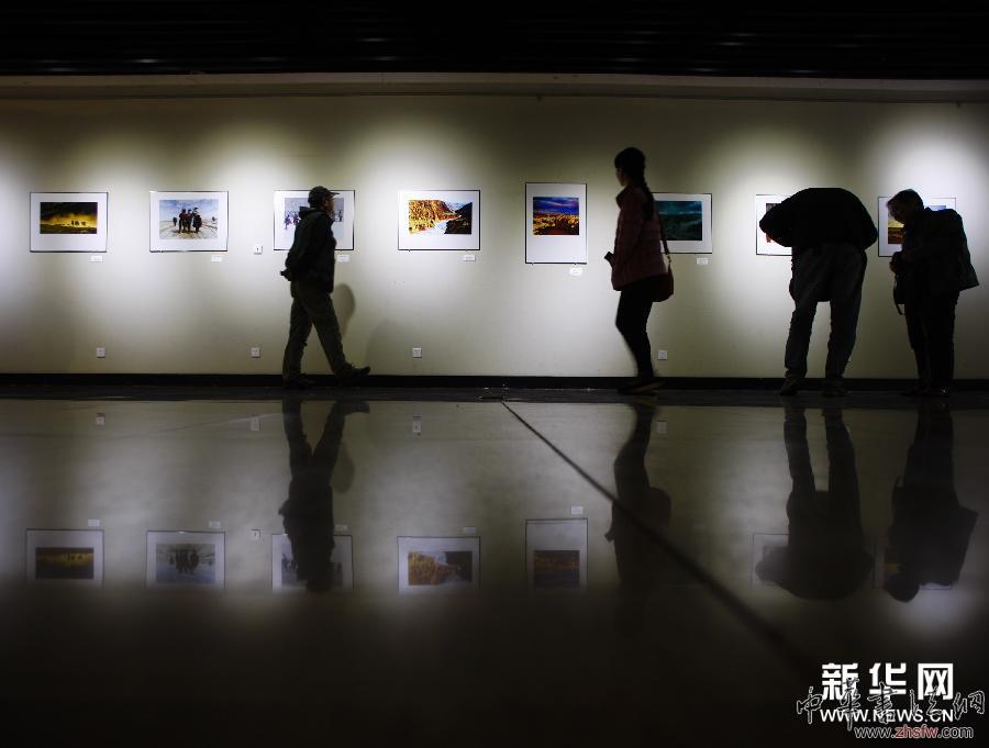 （晚报）（2）首届“丝绸之路”全国摄影艺术大展连云港开展