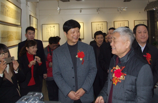 含道映物 胡抗美书法艺术精品展在龙都濮阳举行