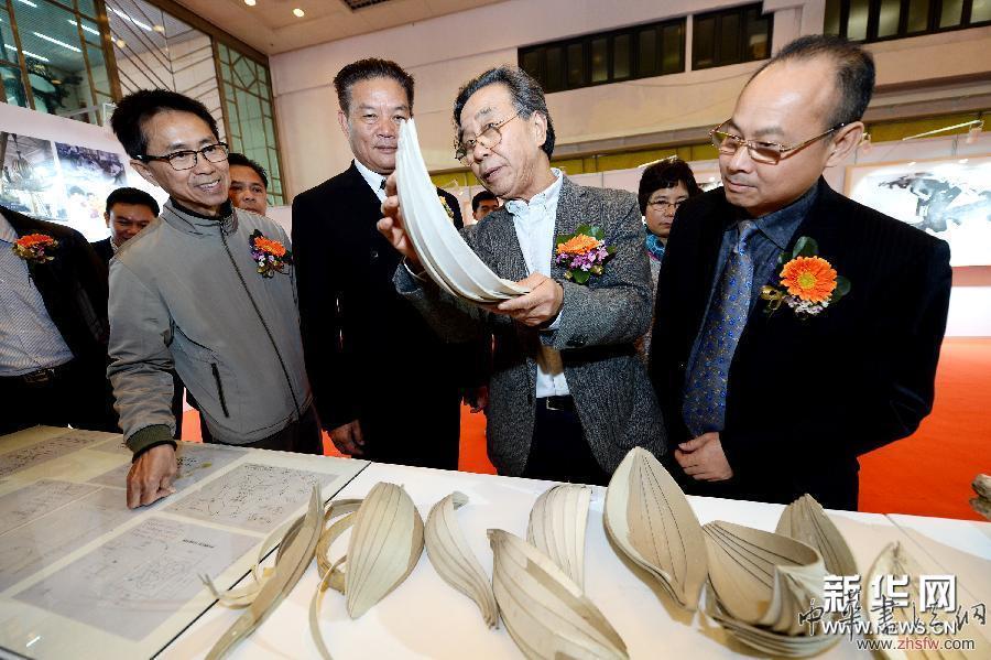 （XHDW）（2）“盛世莲花”雕塑作品回顾展在澳门举行