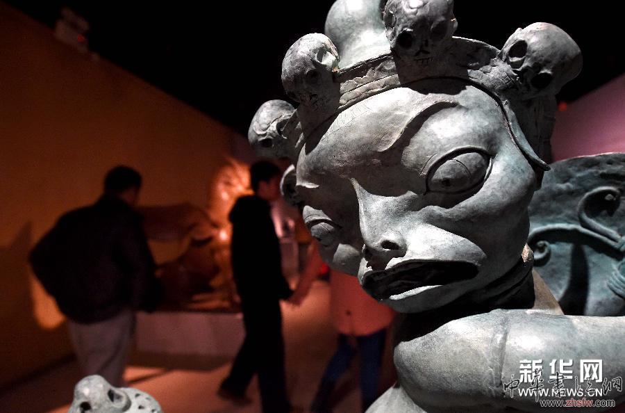（晚报）（1）俄罗斯艺术家达西作品展在郑州举行