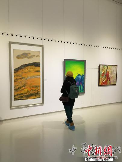 中俄蒙艺术家联展阴山岩画盼艺术交流常态化