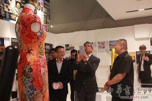 （社会文化专线）“新加坡设计50年回顾展”开幕