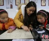 特色教育民间非遗烙画走进农村小学课堂 图