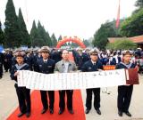 陈联合撰书《九江连大海》诗联册页赠海军九江基地