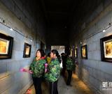 工地上的画展 图