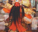 台湾厨师用虾蟹贝壳做人偶工艺品