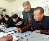 河北文安:78岁老人创办农家学社义务教书法 图